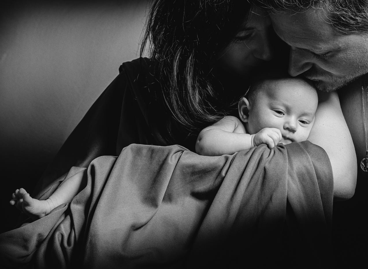 rodinný portrét s miminkem, rodinná fotografka Praha